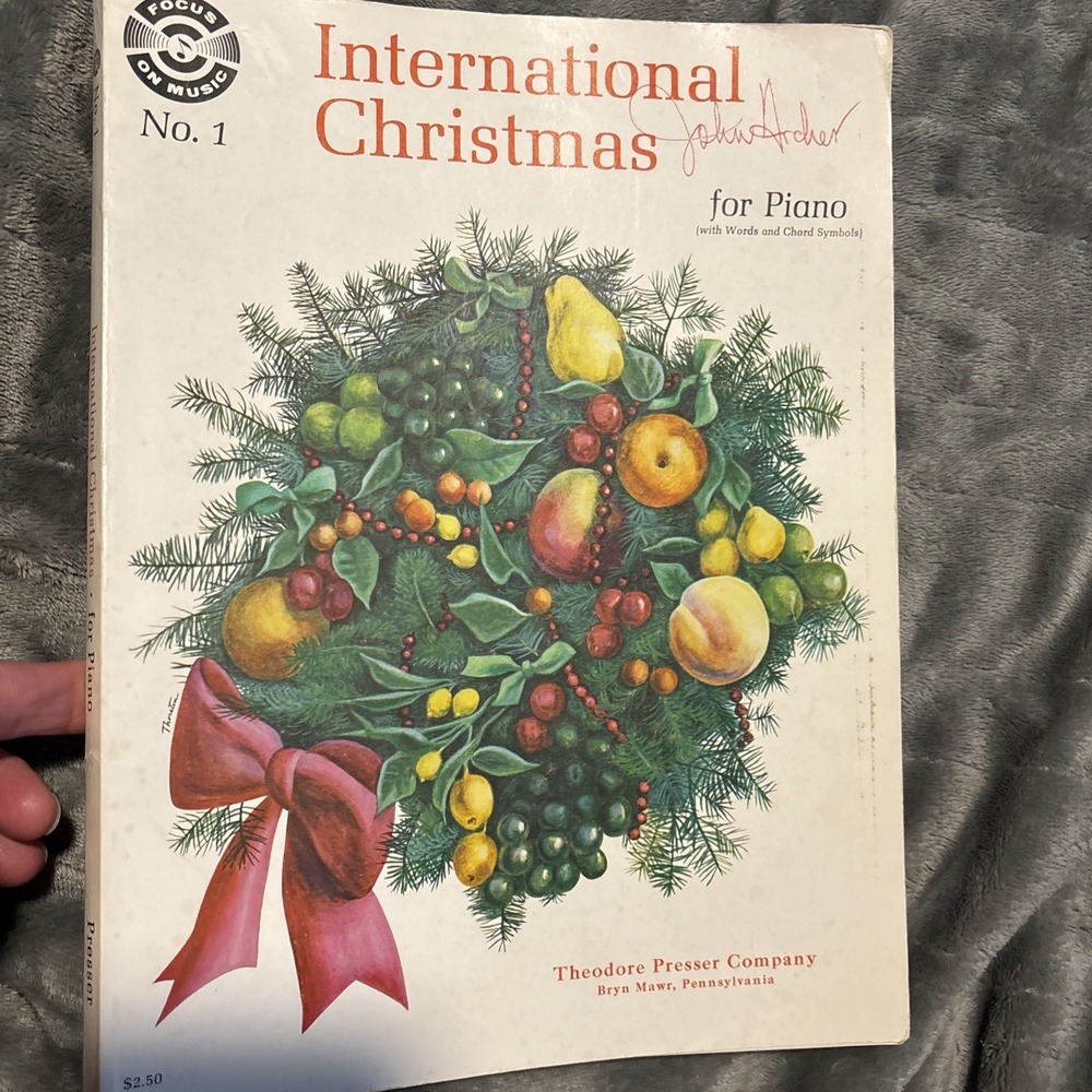 International Christmas for Piano, 139 Easy Arrangements for Piano